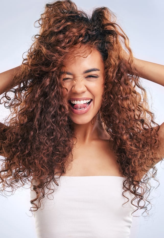 Mid-Back Medium Brown With Caramel Highlights, Wavy Mid-Back Medium Brown With Caramel Highlights, Wavy — Curly Hair Highlights