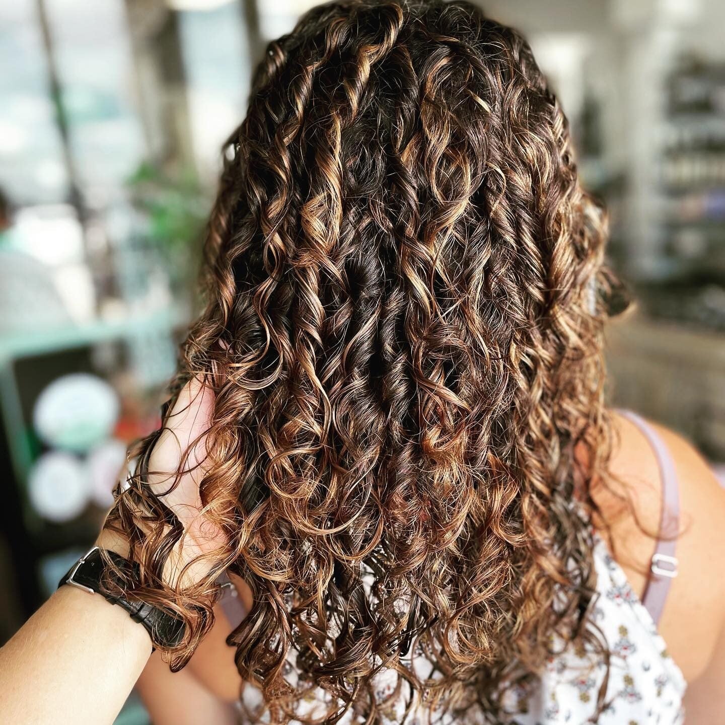 Mid-Back Dark Brown With Lighter Highlights, Layers Mid-Back Dark Brown With Lighter Highlights, Layers — Curly Hair Highlights