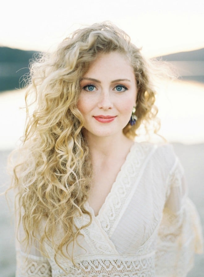 Collarbone Blonde Loose Air-Dried Curls Collarbone Blonde Loose Air-Dried Curls — Curly Hair Wedding
