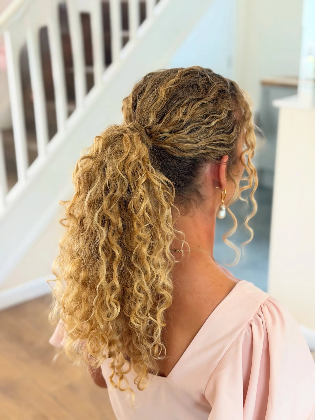 Mid-Back Blonde Loose Voluminous Curls Mid-Back Blonde Loose Voluminous Curls — Curly Hair Wedding