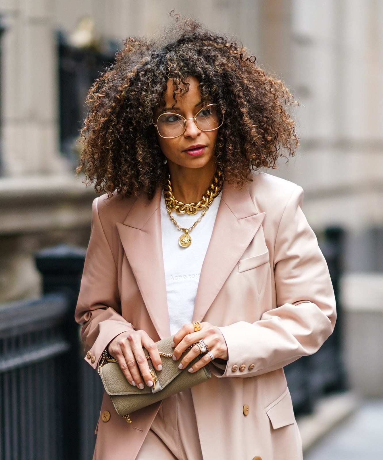 Shoulder Length Pintura Caramel Highlights Shoulder Length Pintura Caramel Highlights — Curly Highlights