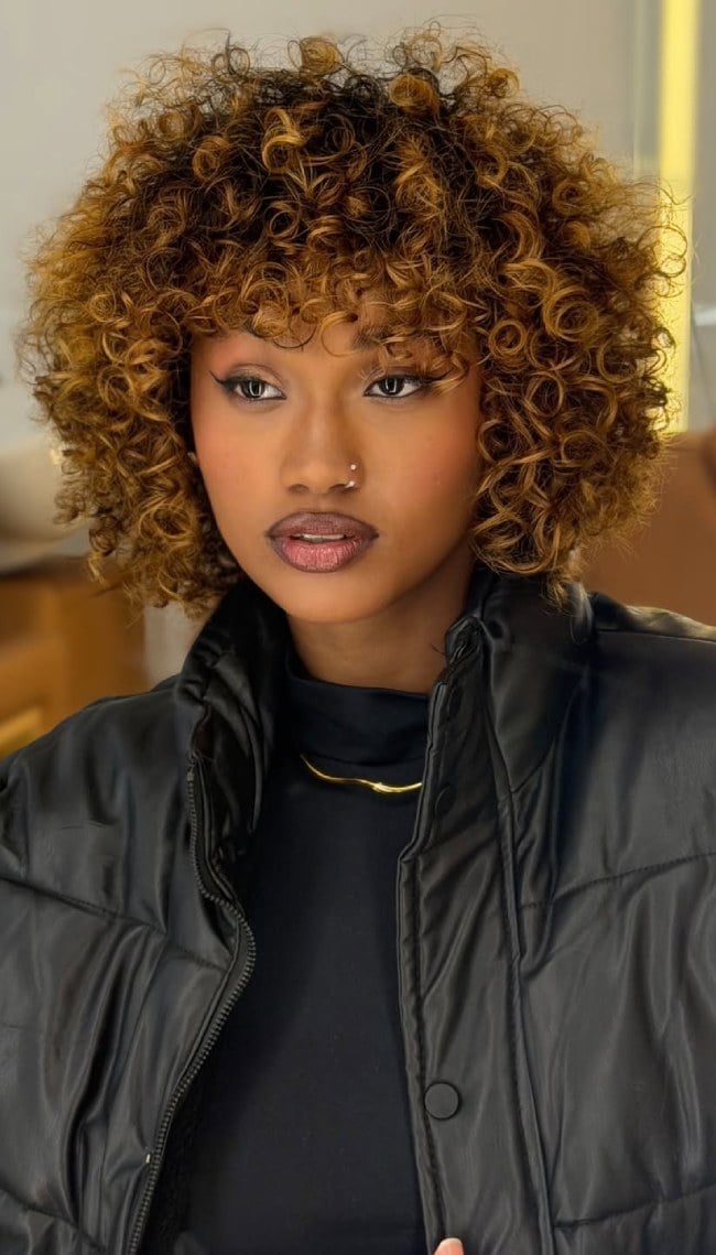 Chin Length Bob With Short Bangs and Golden Caramel Chin Length Bob With Short Bangs and Golden Caramel — Curly Highlights