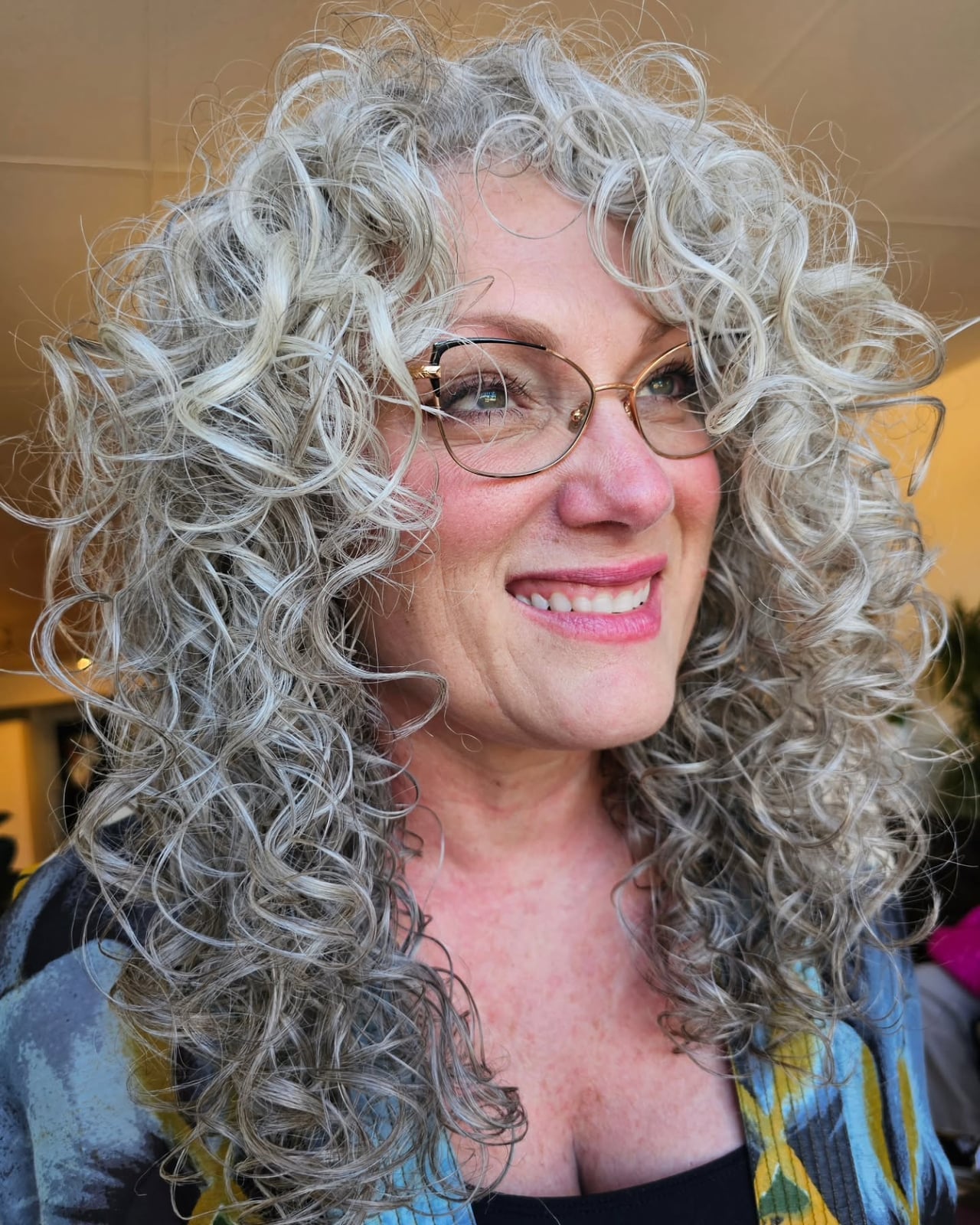 Collarbone Silver-Gray Shag With Volume — Curly Shag