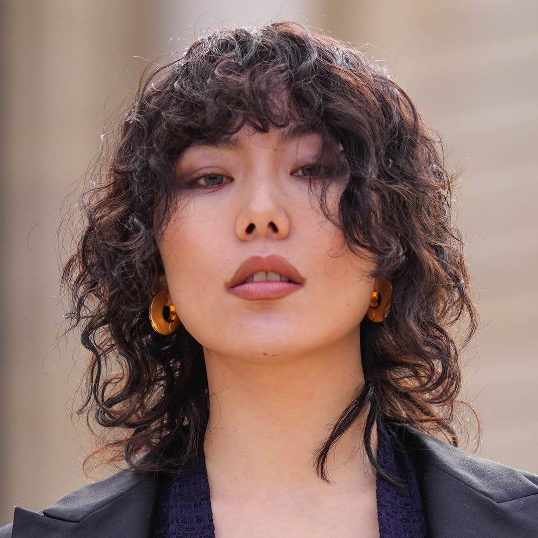 Collarbone Wavy Shag With Choppy Layers — Curly Shag