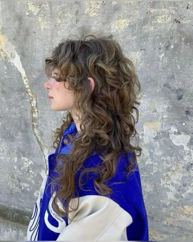Mid-Back Medium Brown Wolf Cut With Curtain Bangs — Curly Wolf Cut