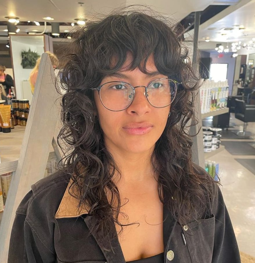 Collarbone Dark Brown Wolf Cut With Face-Framing Layers, Close-Up Take — Curly Wolf Cut