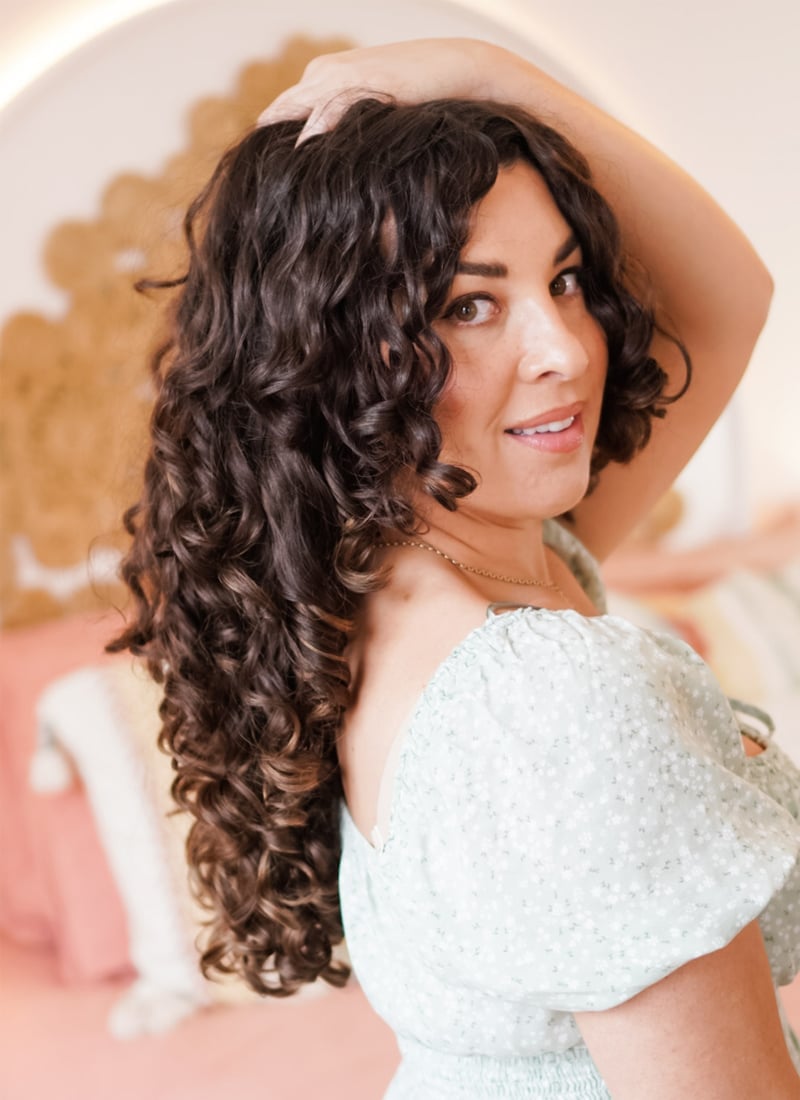 Shoulder Length Dark Brown Wolf Cut With Wispy Bangs, Close-Up Take — Curly Wolf Cut