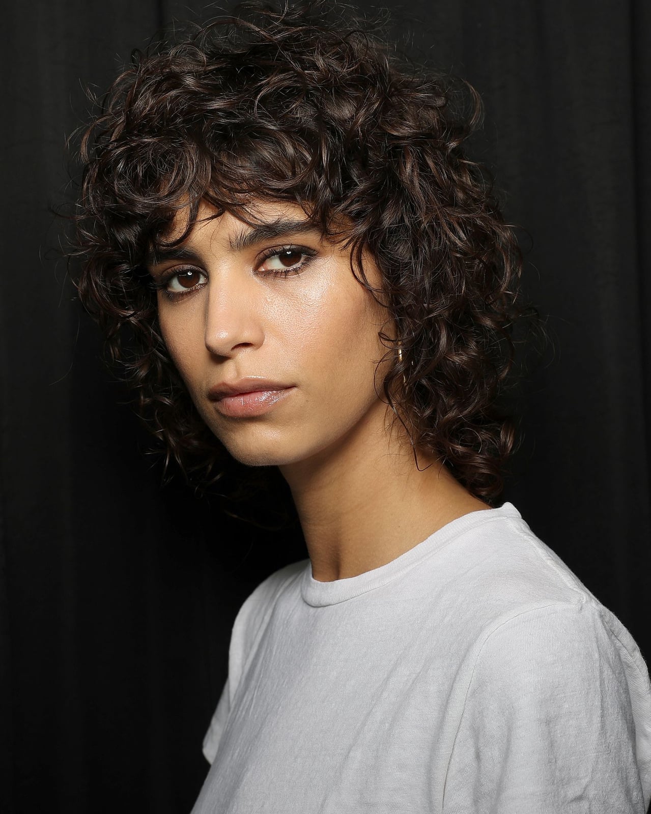 Voluminous Collarbone Wolf Cut With Curtain Bangs — Curly Wolf Cut