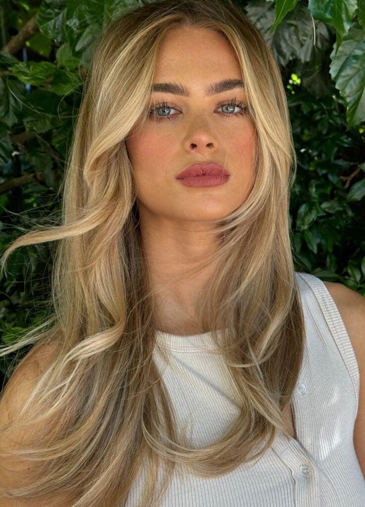 Blonde Balayage With Face-Framing Layers — Curtain Bangs Long Hair