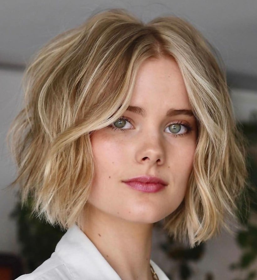 Chin Bob Ash Blonde With Lighter Highlights and Wavy Blowout — Curtain Bangs Short
