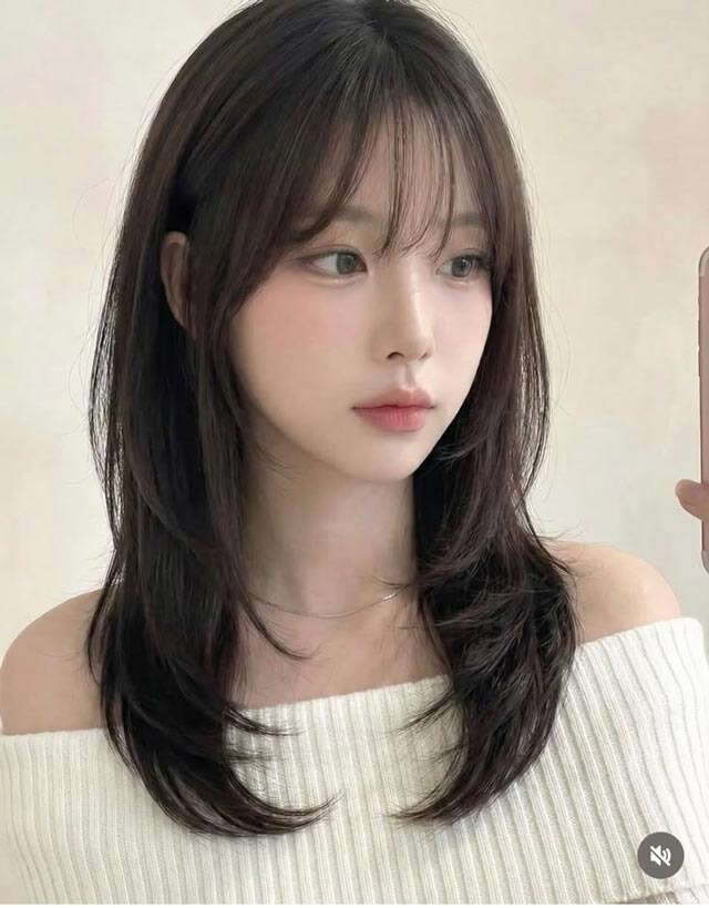 Collarbone Layers With Effortless Curtain Bangs, Dark Brown — Cut Bangs