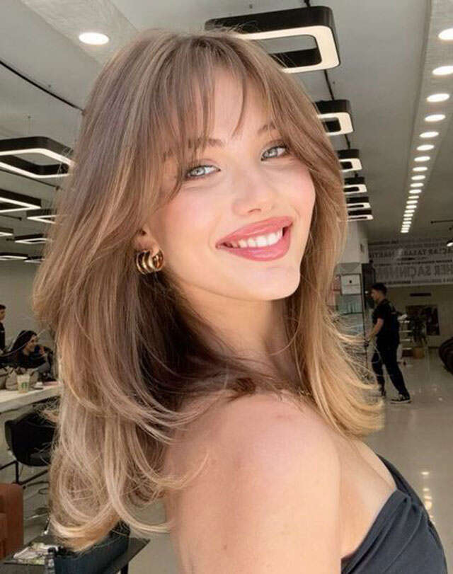 Collarbone Layers With Sweeping Curtain Bangs — Cut Bangs