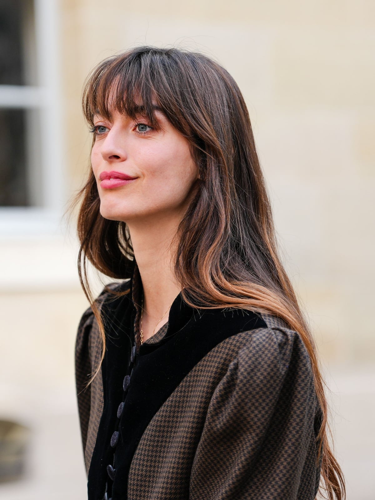 Mid-Back Layers With Full Bangs — Cut Bangs