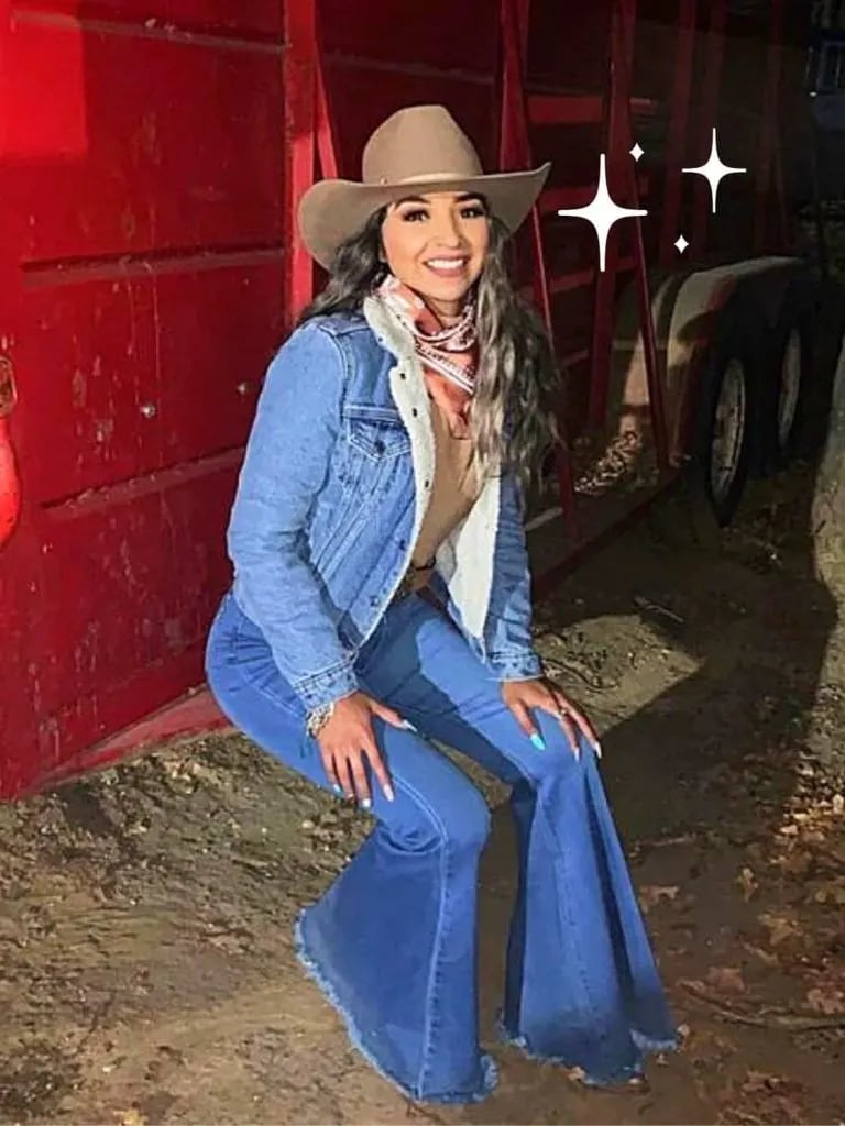 Shearling Collar Denim Jacket with Flared Jeans, Close-Up Take — Cute Concert Outfit