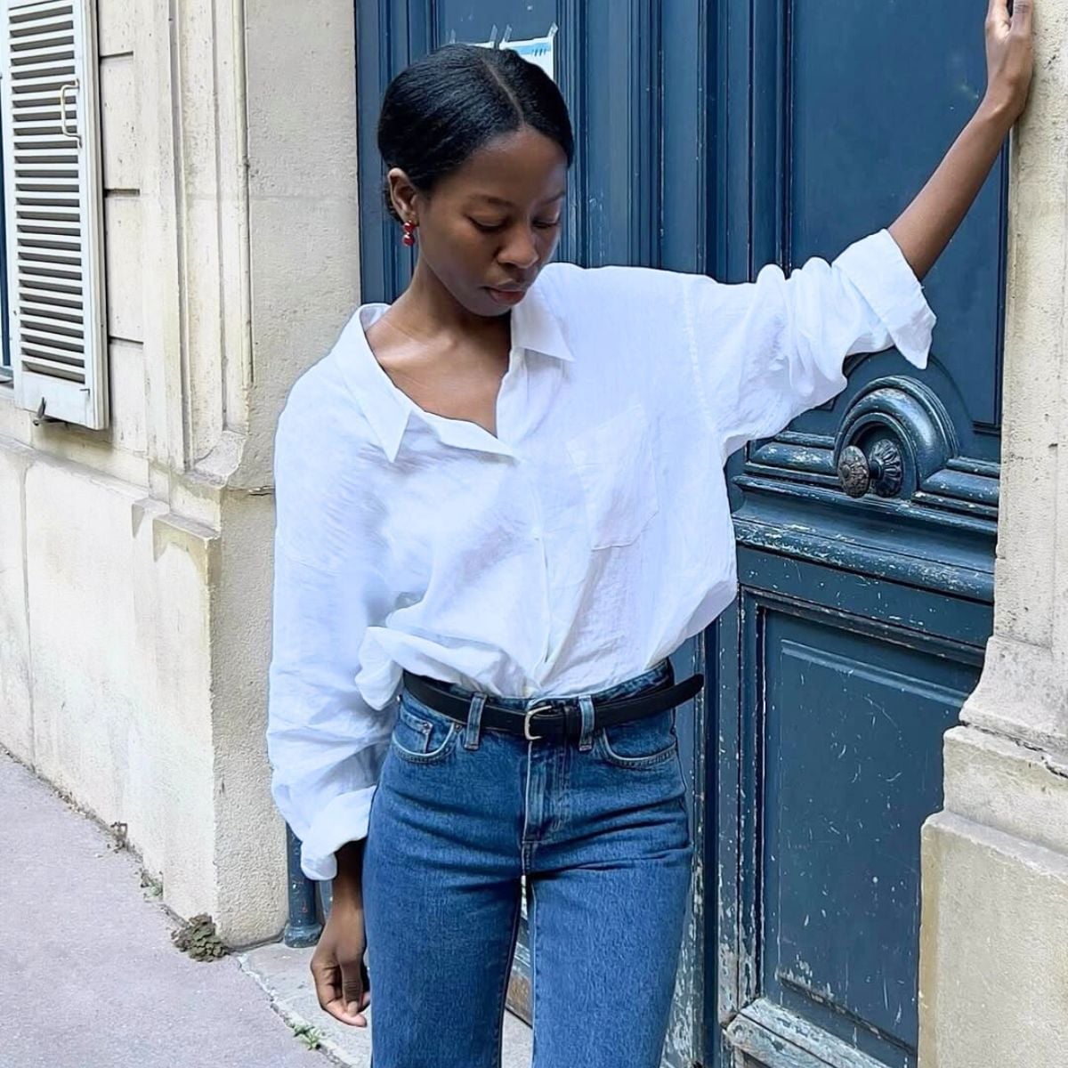 Blue Straight Leg Jeans with Ruffled Blouse Blue Straight Leg Jeans with Ruffled Blouse — Cute Jeans Outfit