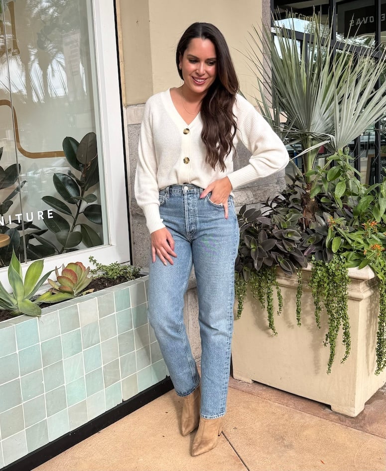 Light Wash Straight Leg Jeans with Cream Cardigan Light Wash Straight Leg Jeans with Cream Cardigan — Cute Jeans Outfit