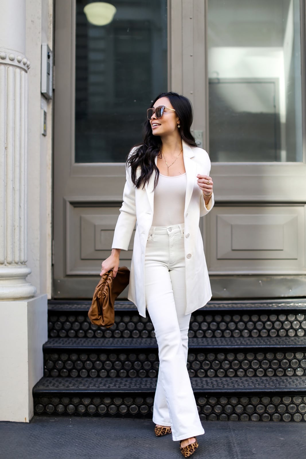 White Flared Jeans with White Blazer White Flared Jeans with White Blazer — Cute Jeans Outfit