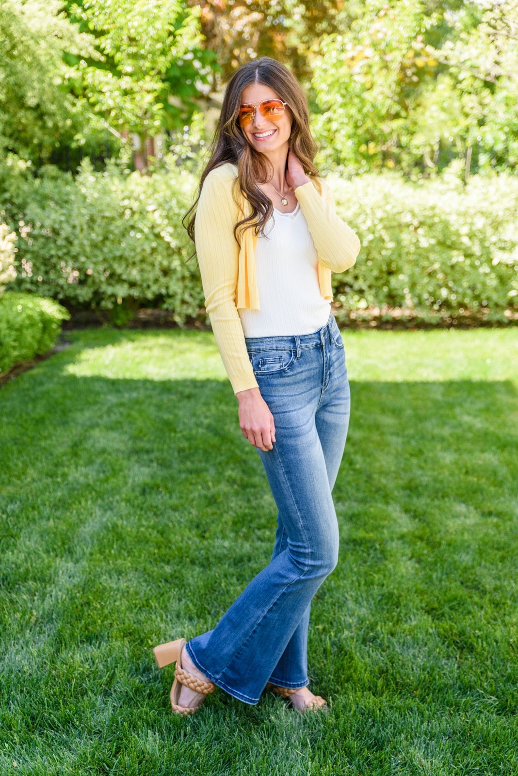 Medium Blue Flared Jeans with Yellow Cardigan Medium Blue Flared Jeans with Yellow Cardigan — Cute Jeans Outfit