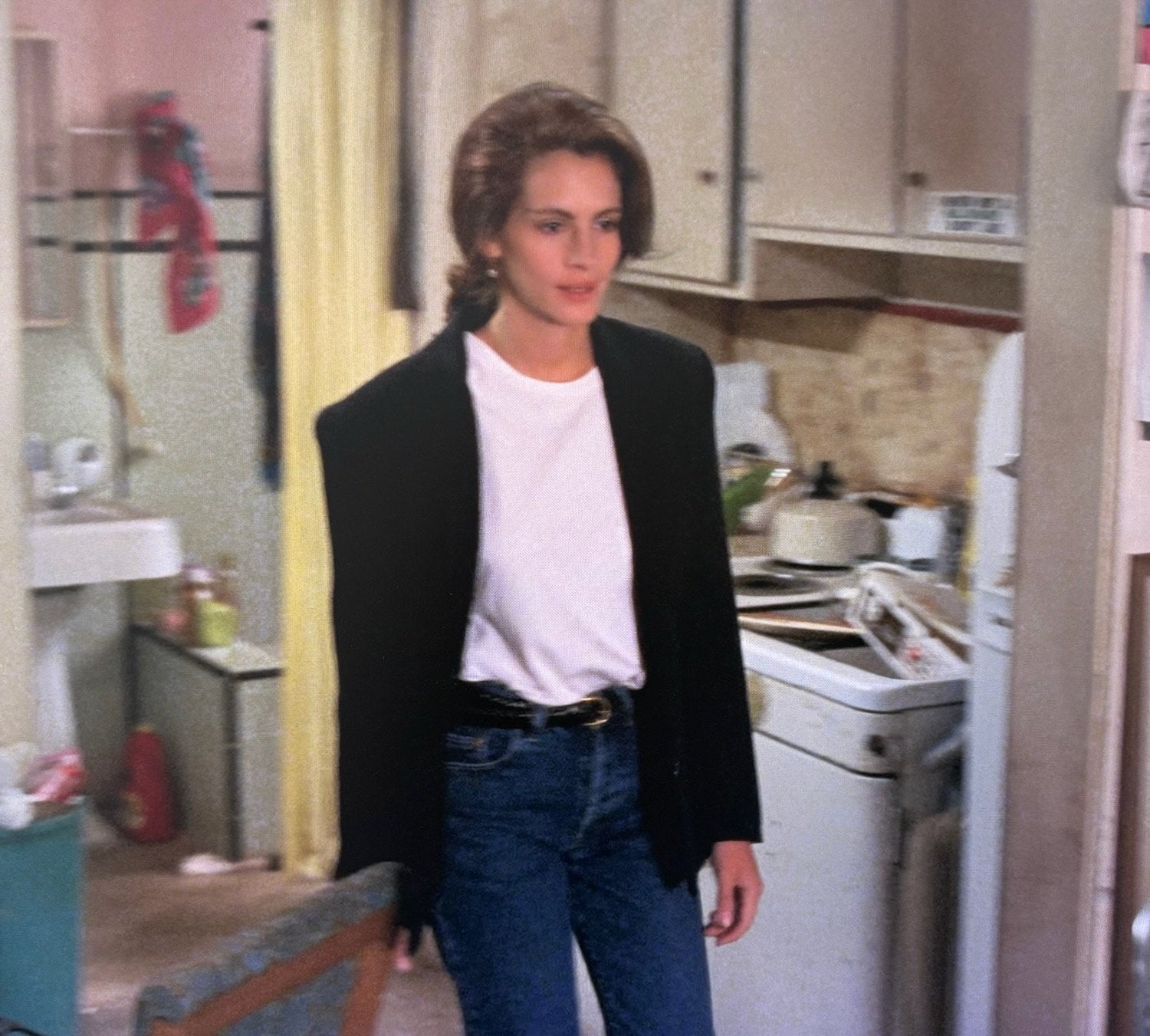 Blue Jeans with White T-shirt and Black Blazer Blue Jeans with White T-shirt and Black Blazer — Cute Jeans Outfit