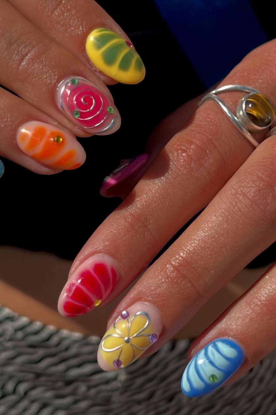 Almond 3D Floral Swirl Nails Almond 3D Floral Swirl Nails — Cute Nails