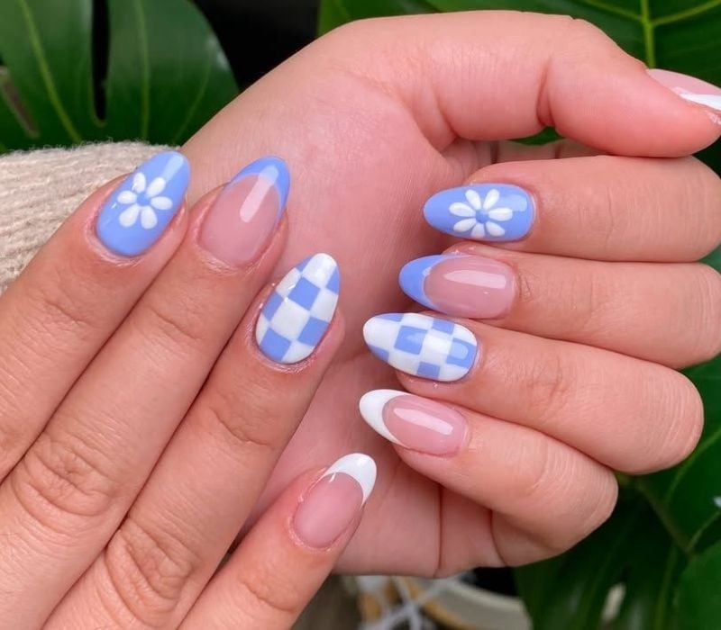 Short Oval Blue French Daisy Checkerboard Short Oval Blue French Daisy Checkerboard — Cute Nails