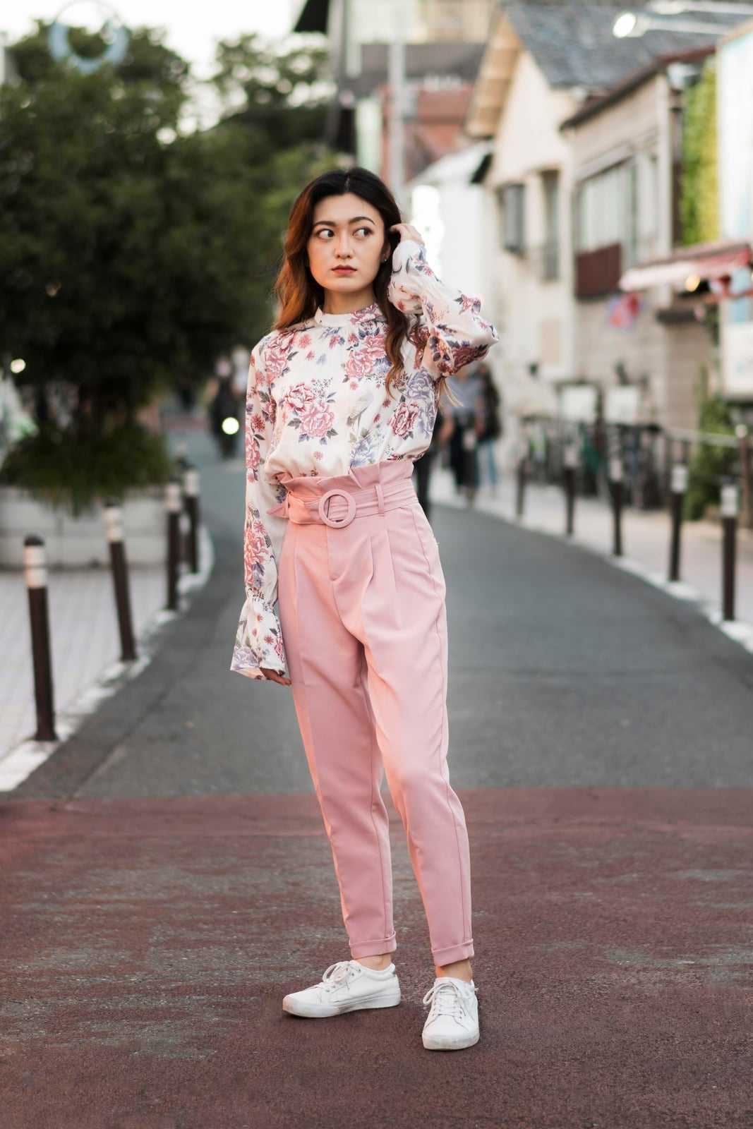 Floral Print Blouse with High-Waisted Pink Trousers — Cute Outfits