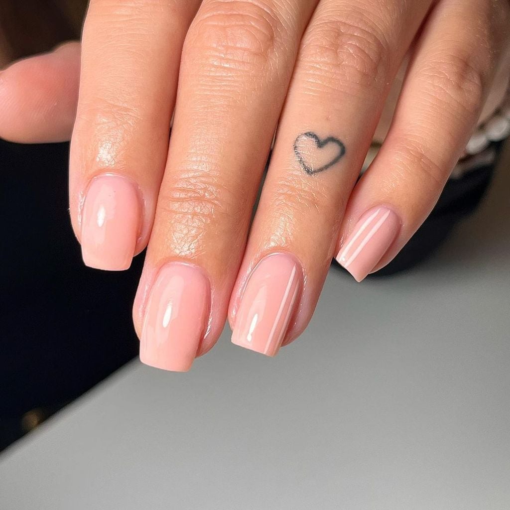 Peach Pink Square Nails With Thin White Lines Peach Pink Square Nails With Thin White Lines — Cute Square Nails