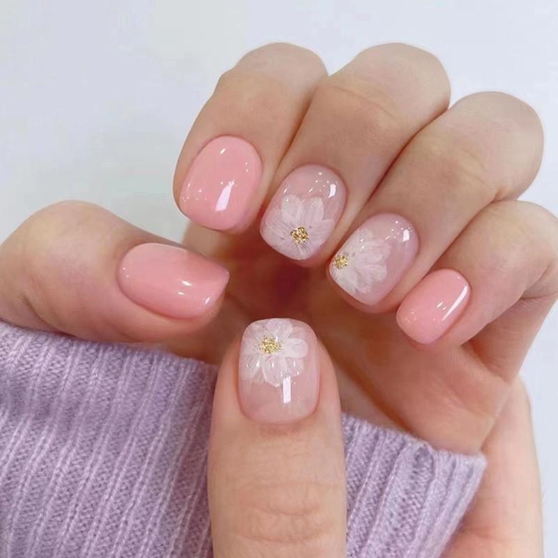 Light Pink Square Nails With Floral Gold Accents Light Pink Square Nails With Floral Gold Accents — Cute Square Nails
