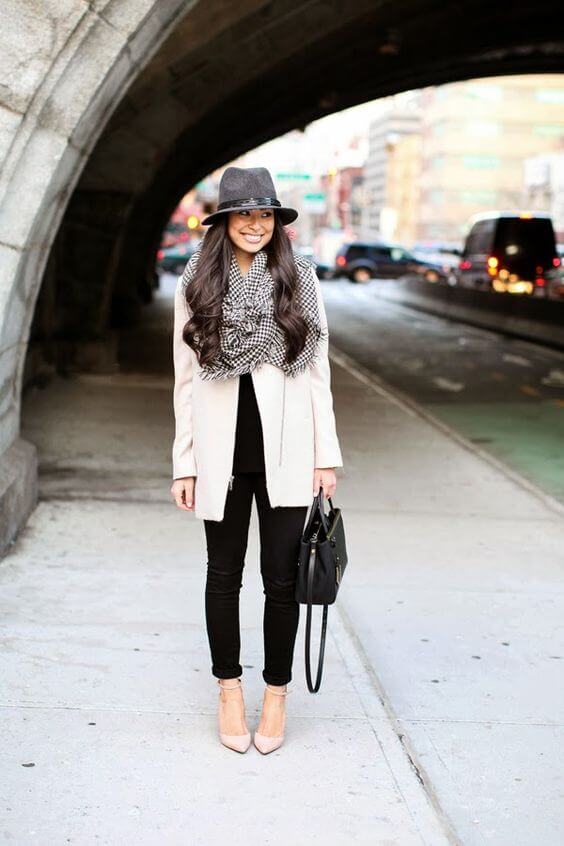 Gray Oversized Knit Sweater With Blue Jeans — Cute Winter Outfits for Women