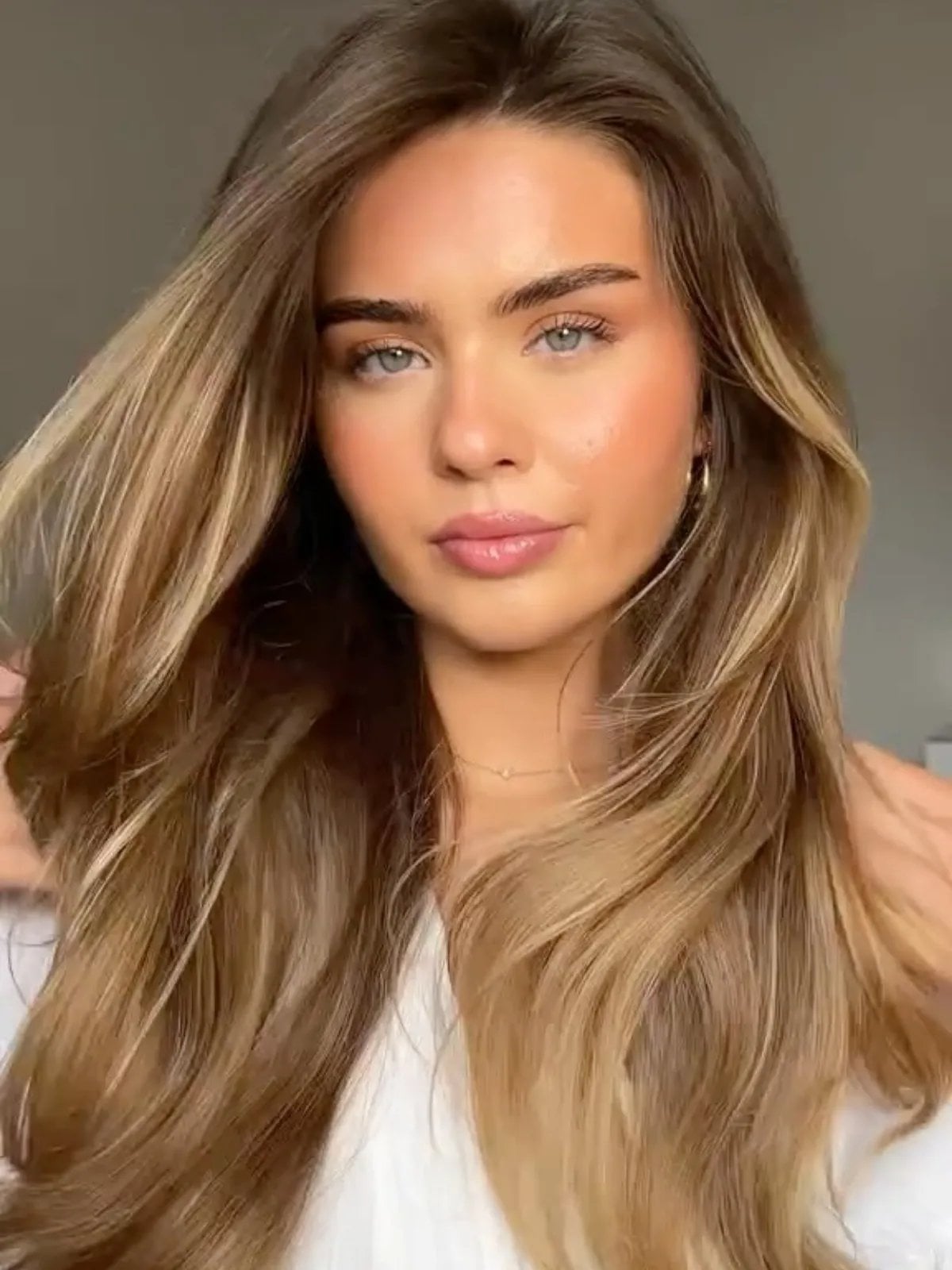 Mid-Back Dark Blonde With Lighter Balayage Mid-Back Dark Blonde With Lighter Balayage — Dark Blonde Hair