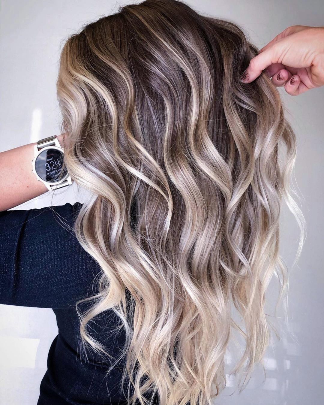 Collarbone Dark Blonde With Dimensional Highlights Collarbone Dark Blonde With Dimensional Highlights — Dark Blonde Hair
