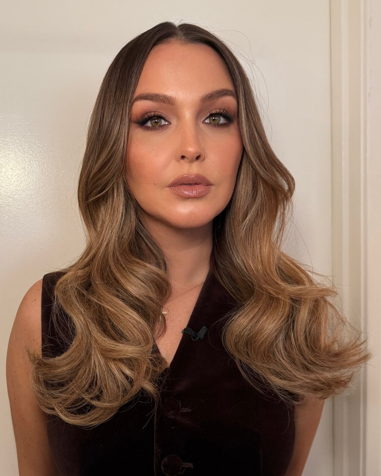 Collarbone Dark Blonde With Subtle Gradient Collarbone Dark Blonde With Subtle Gradient — Dark Blonde Hair