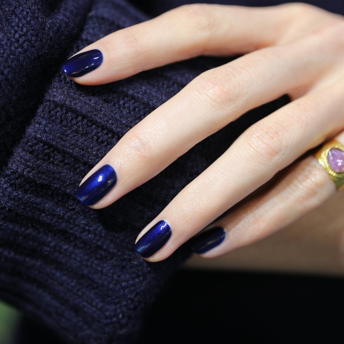 Dark Blue Shimmer Glossy Short Oval Nails Dark Blue Shimmer Glossy Short Oval Nails — Dark Blue Nails