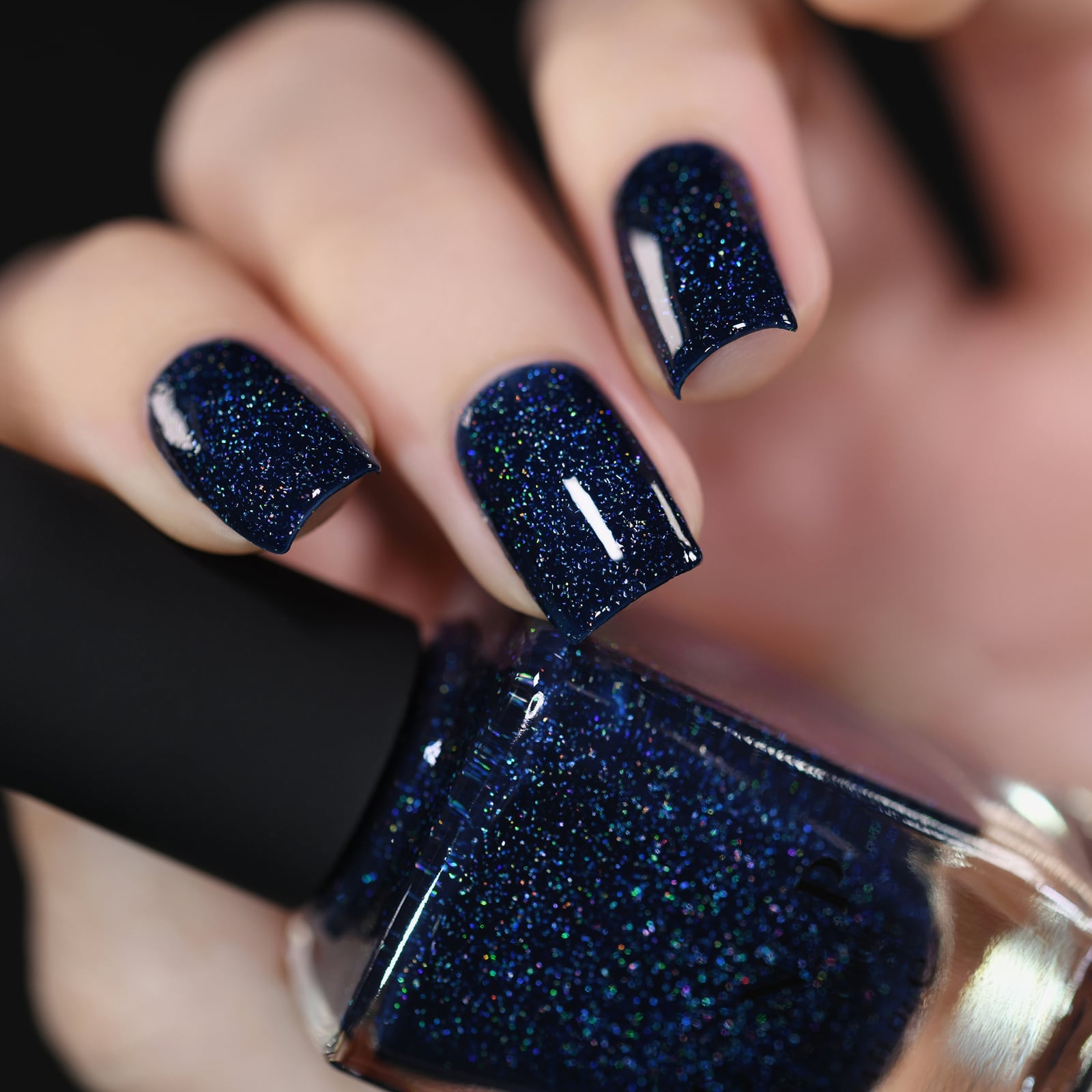 Holographic Glitter Short Square Nails Holographic Glitter Short Square Nails — Dark Blue Nails