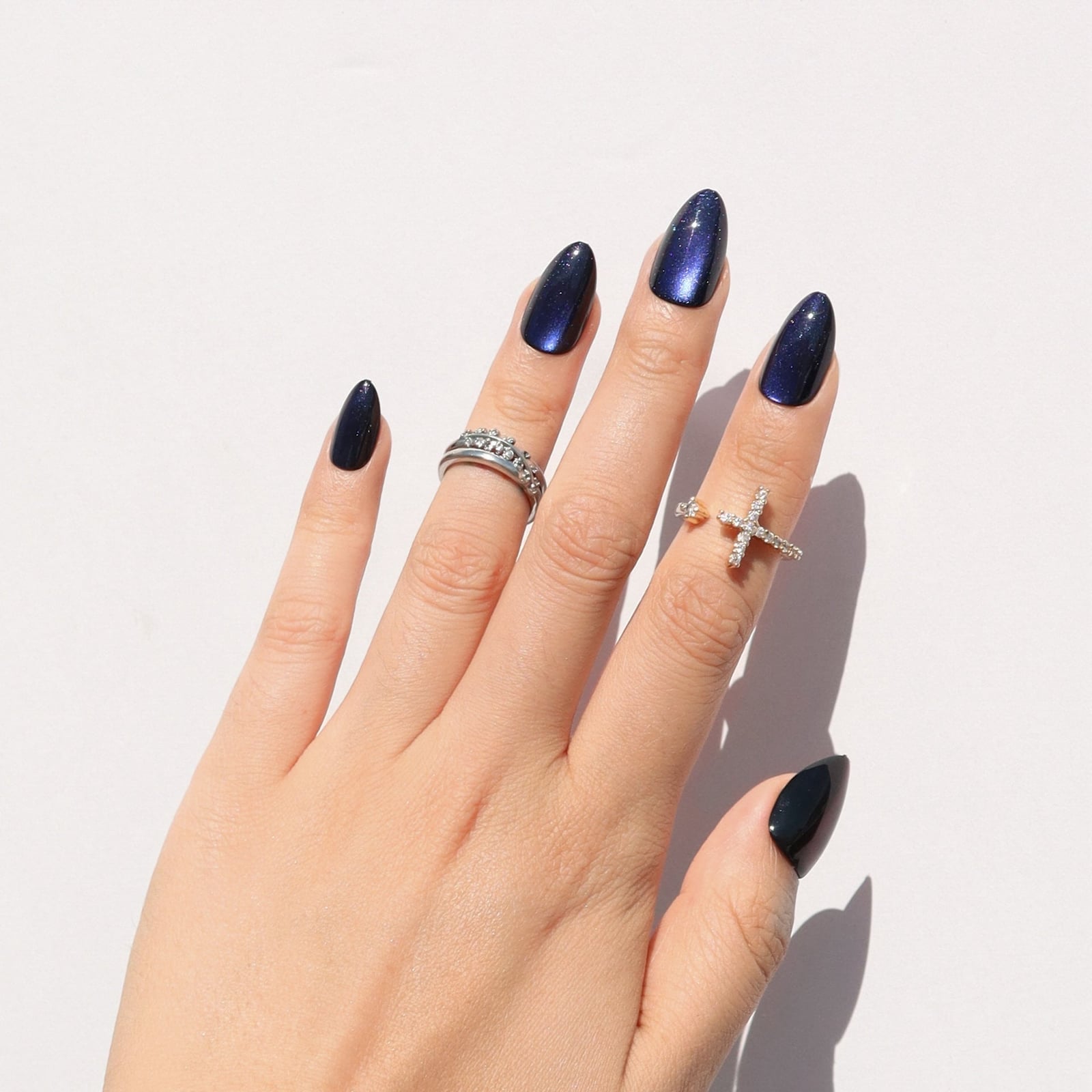 Rich Dark Blue Glossy Short Almond Nails With The Clean Rich Dark Blue Glossy Short Almond Nails With The Clean — Dark Blue Nails