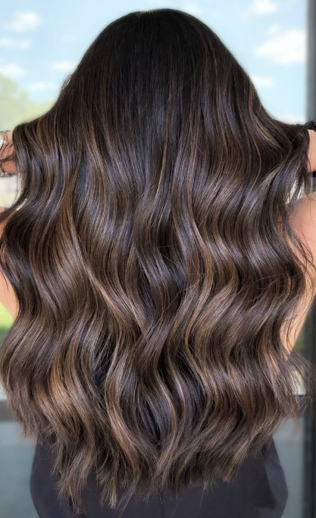 Mid-Back Air-Dried Waves With Subtle Highlights Mid-Back Air-Dried Waves With Subtle Highlights — Dark Brown Highlights