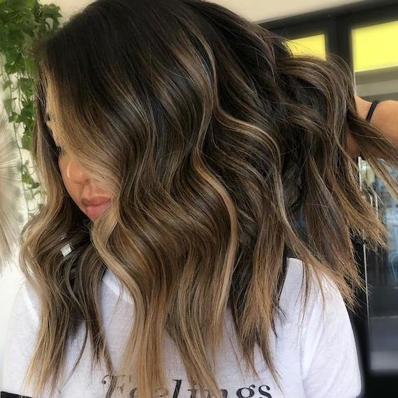 Collarbone Lob With Caramel Dimension, Wavy Collarbone Lob With Caramel Dimension, Wavy — Dark Brown Highlights