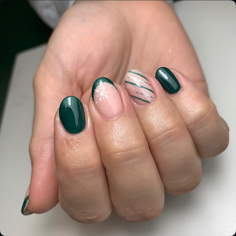 Dark Emerald French Tip Snowflake Nails