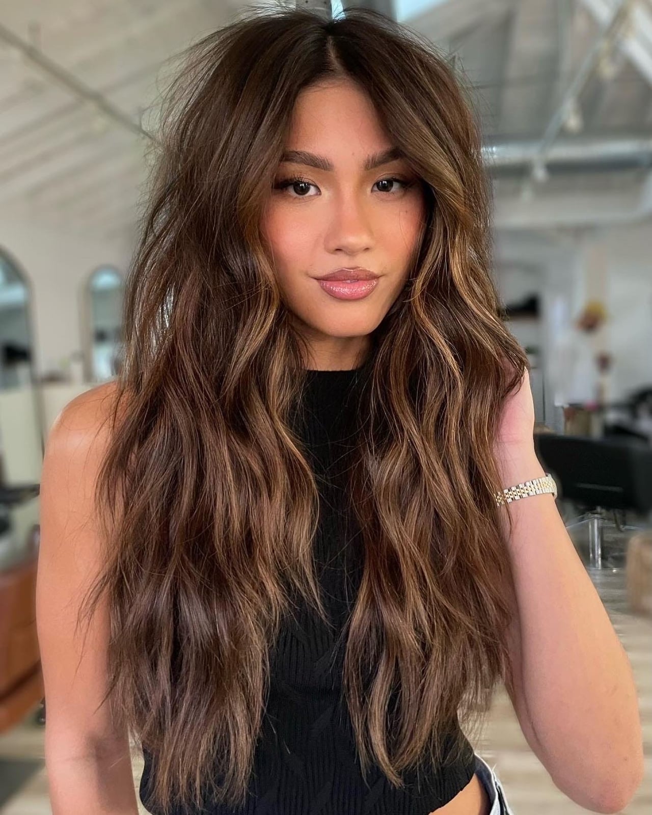 Mid-Back Layers With Caramel Face-Framing Highlights Mid-Back Layers With Caramel Face-Framing Highlights — Dark Highlights