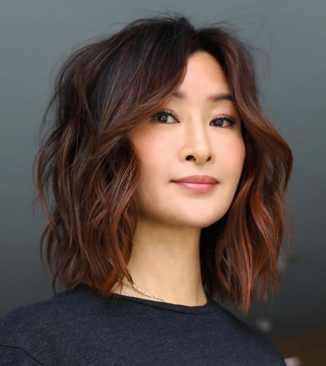 Chin Length Wavy Bob With Auburn Highlights Chin Length Wavy Bob With Auburn Highlights — Dark Highlights