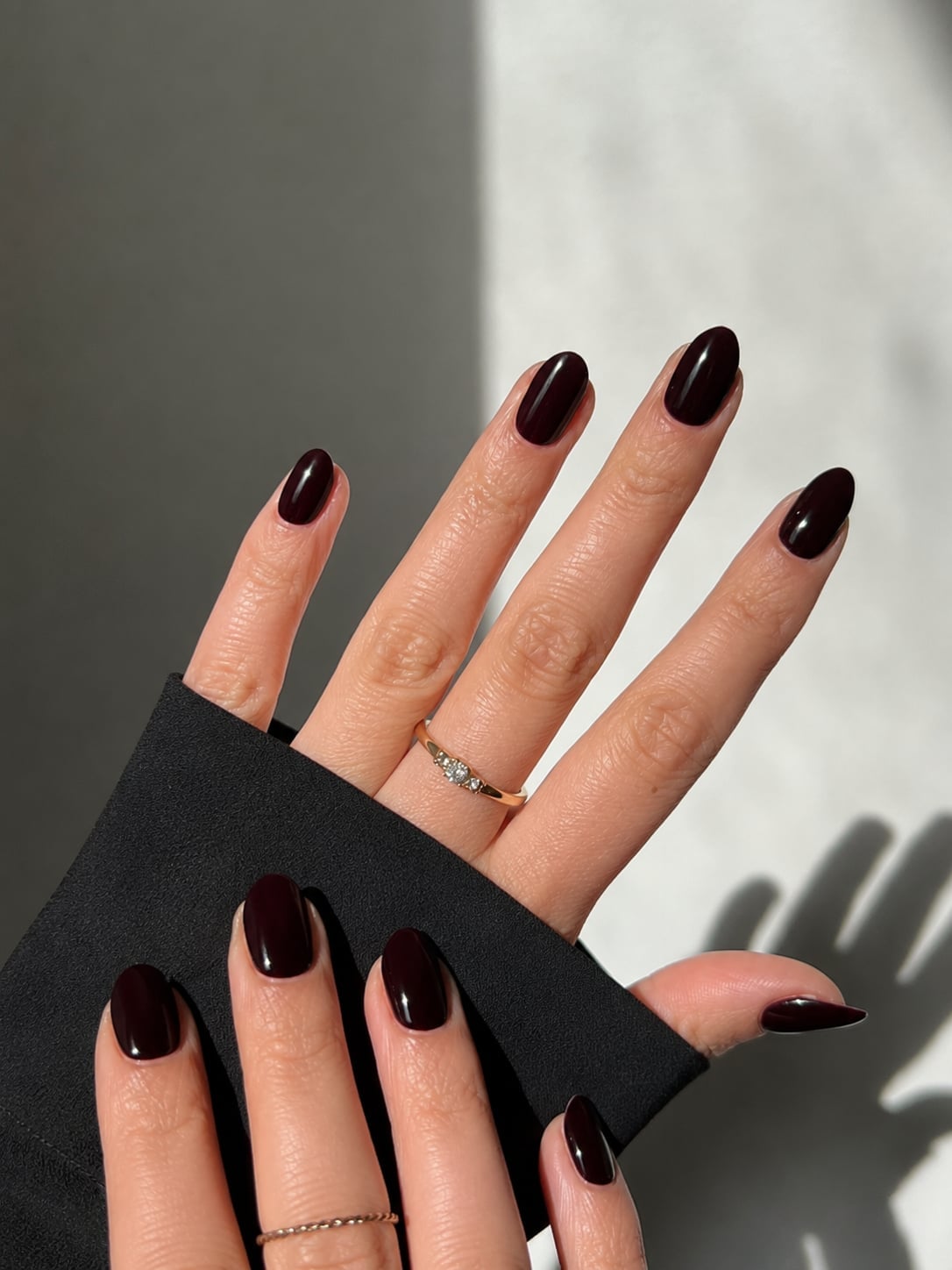 Medium Oval Deep Dark Burgundy Glossy Nails With High Gloss — Dark Nails