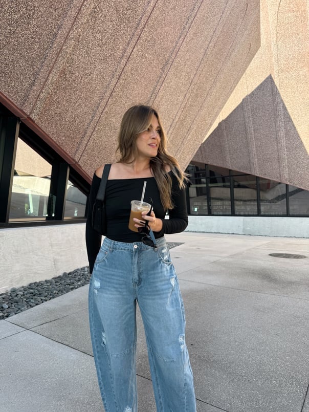 Off-the-shoulder Top with Baggy Jeans Off-the-shoulder Top with Baggy Jeans — Dinner Outfits