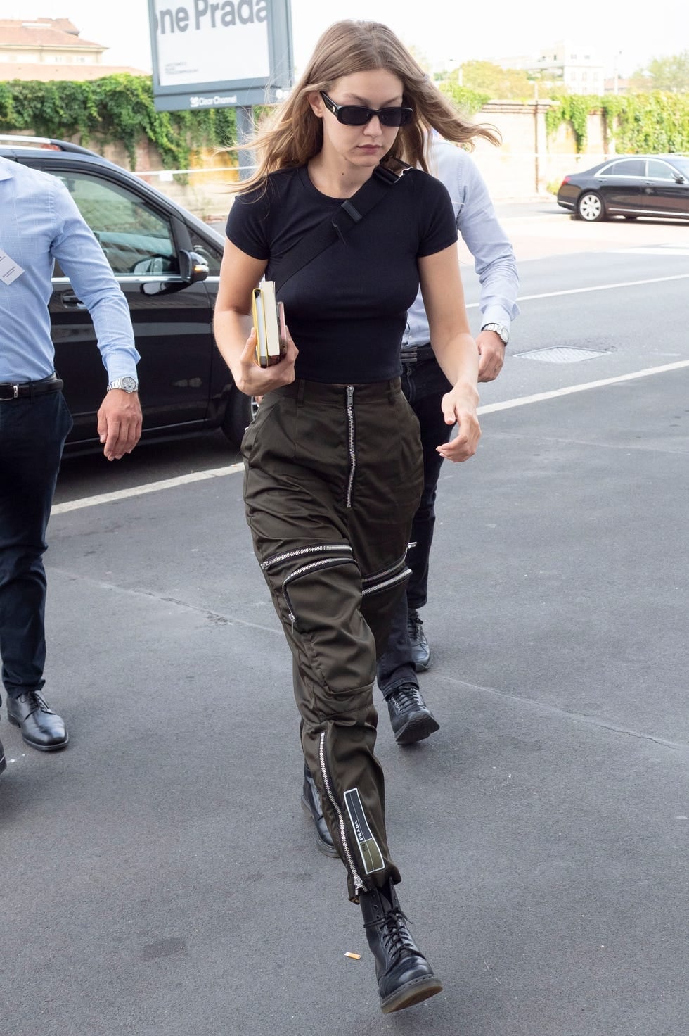 Cargo Pants and Cropped Tee Street Style With Black Lace-Up Boots — Doc Martens Outfits