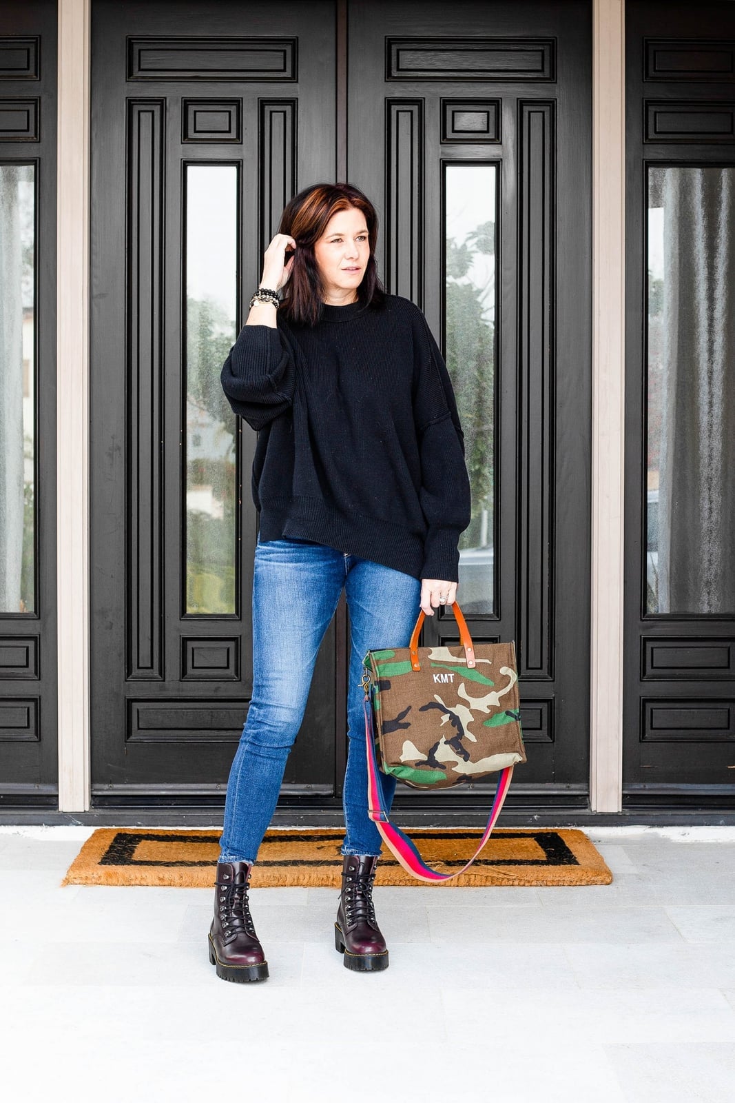Oversized Sweater and Slim Jeans Casual — Doc Martens Outfits