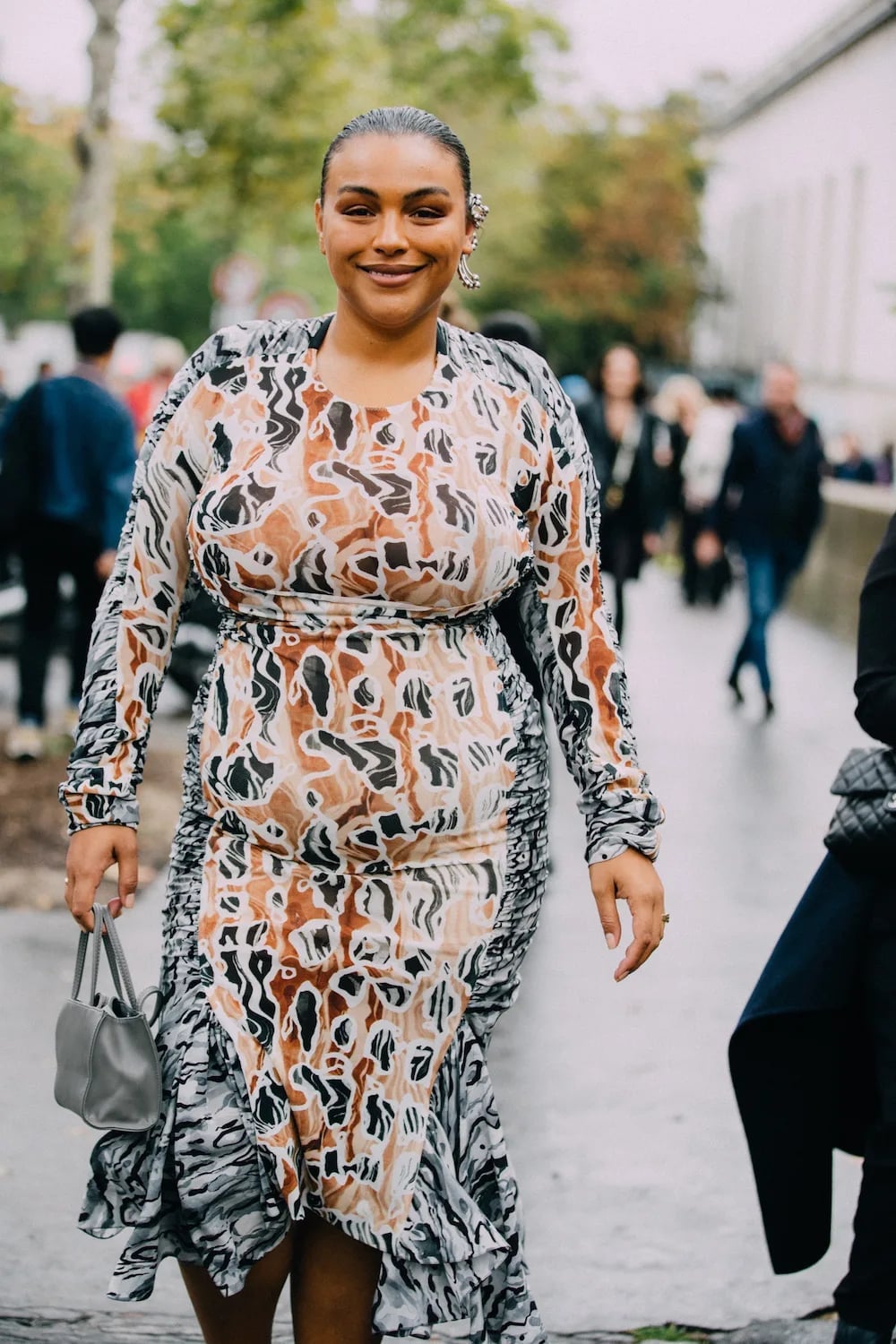 Long-sleeved Fitted Dress with Ruched Skirt and Abstract Print — Dress Up Day Ideas