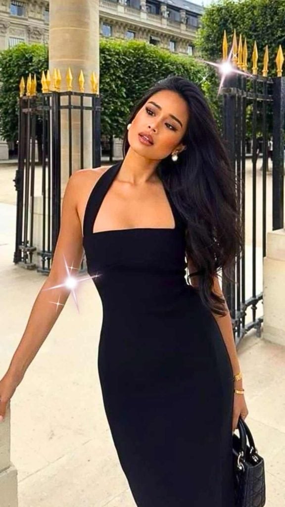 Glossy Mid-Back Waves With Middle Part Glossy Mid-Back Waves With Middle Part — Dresses Hairstyles