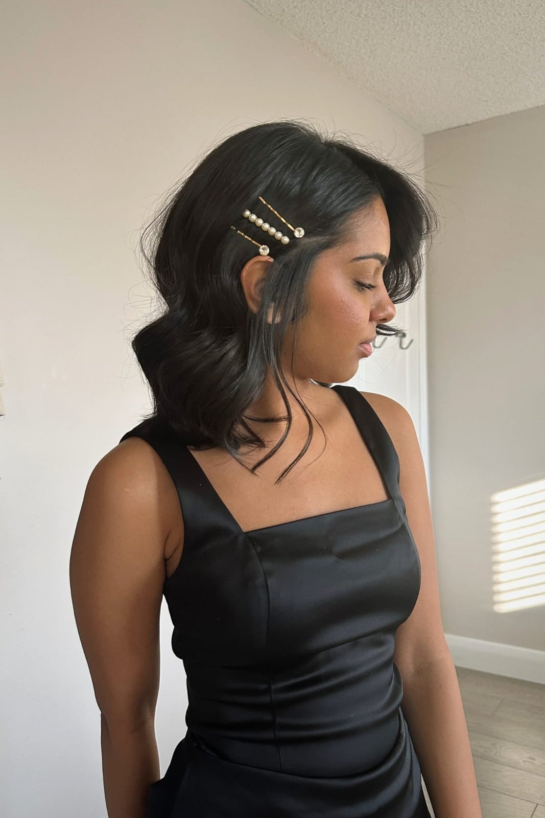 Dark Brown Wavy Bob With Pearl Pins Dark Brown Wavy Bob With Pearl Pins — Dresses Hairstyles