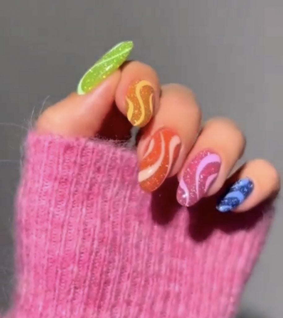 Multi-Colored Swirl Medium Oval Nails Multi-Colored Swirl Medium Oval Nails — Easy Nail Art