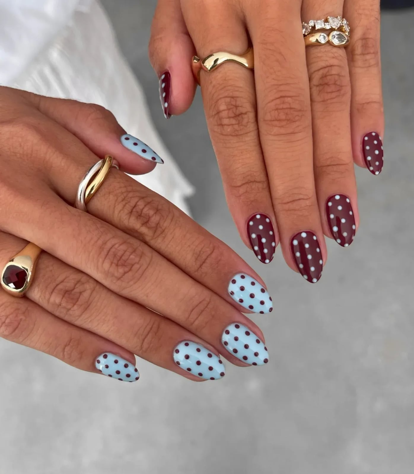 Contrasting Polka Dot Short Almond Nails Contrasting Polka Dot Short Almond Nails — Easy Nail Art