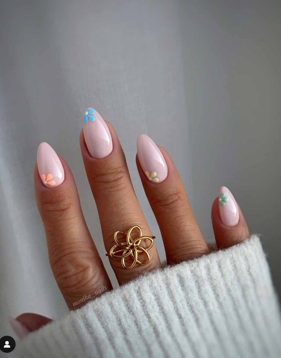 Pale Pink Floral Accent Short Almond Nails Pale Pink Floral Accent Short Almond Nails — Easy Nail Art